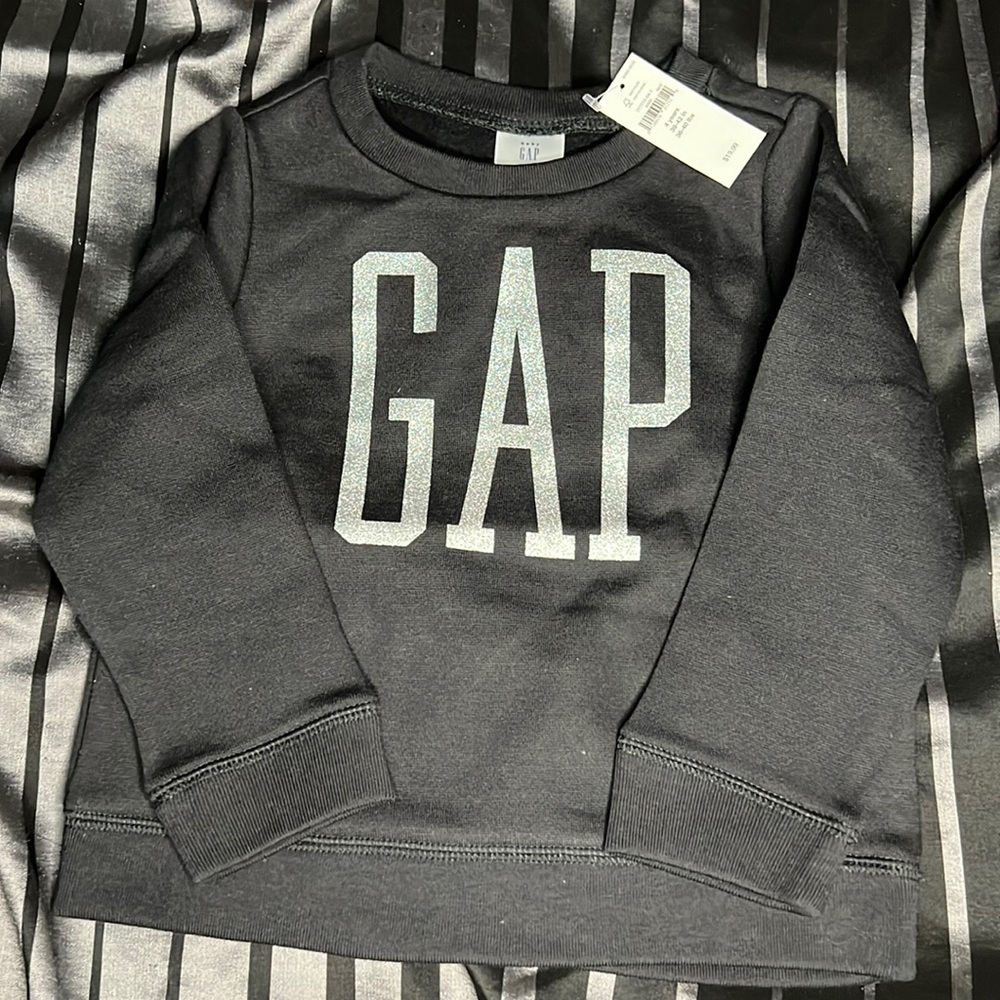 3/$25 ❤️ Sweatshirt from GAP Girl